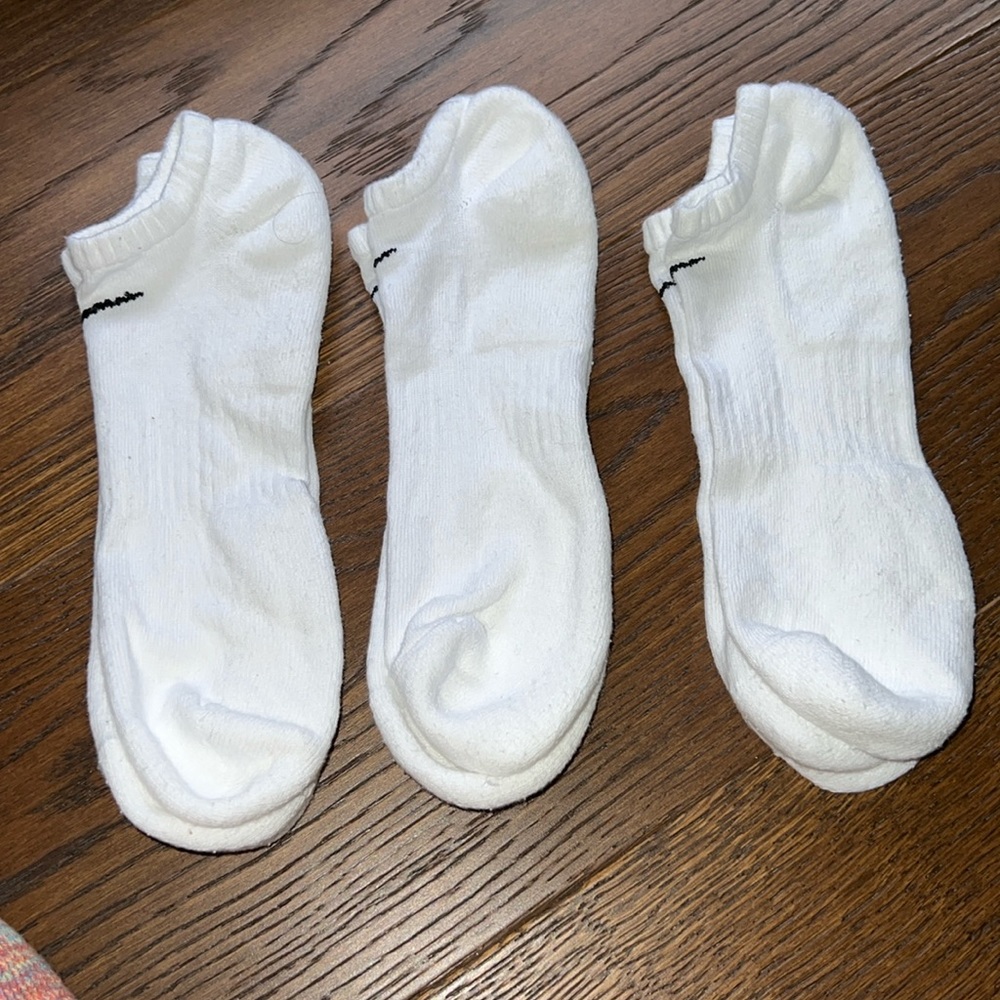 Nwot 3pc Men’s NIKE EVERYDAY COTTON CUSHIONED
NO SHOW Socks